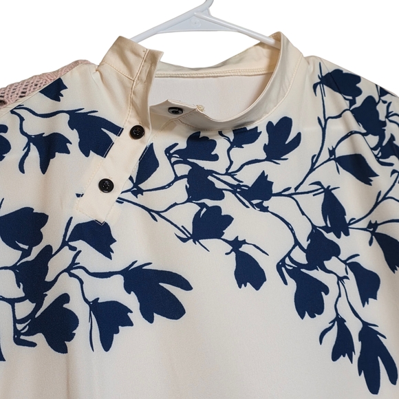 NEW Emery Rose Ivory Cap-Sleeve Floral Popover Blouse with Navy Print Size L - Picture 4 of 6